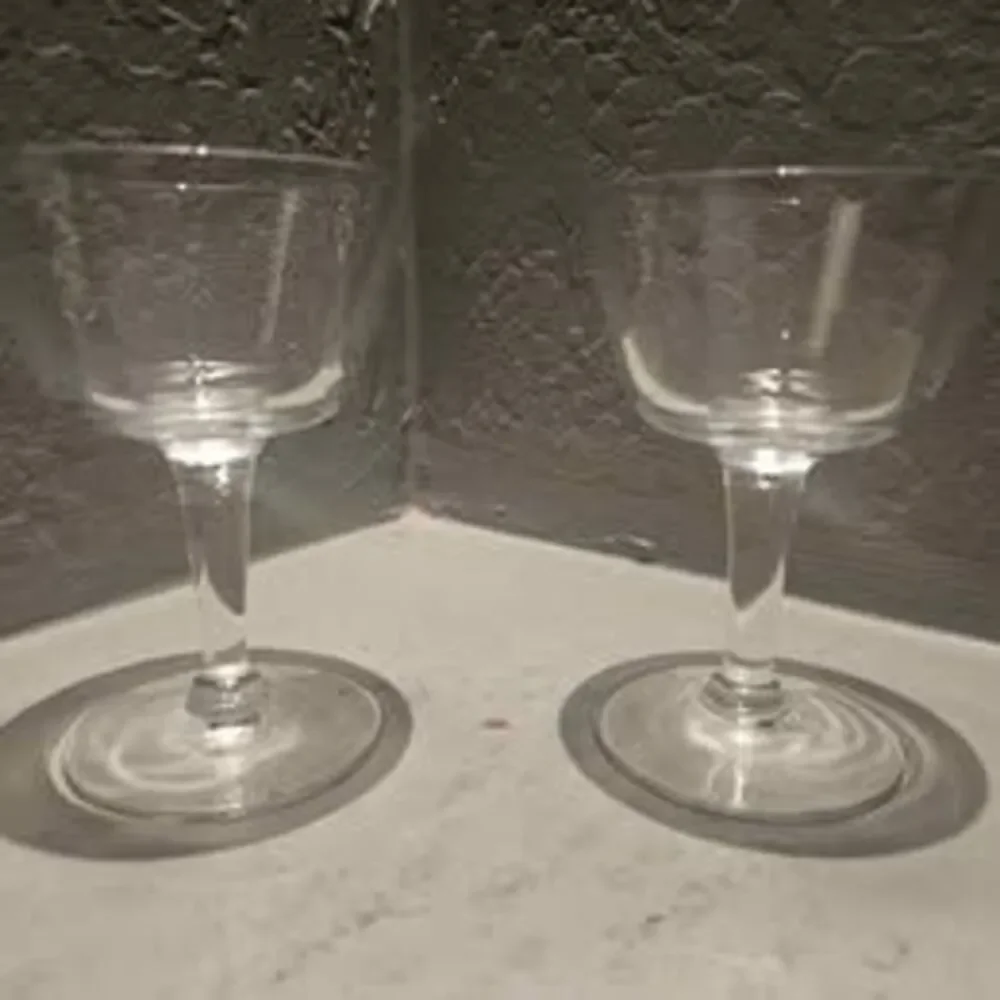 Set of Two Glass Cocktail Glsasse Coupe Glasses Barware